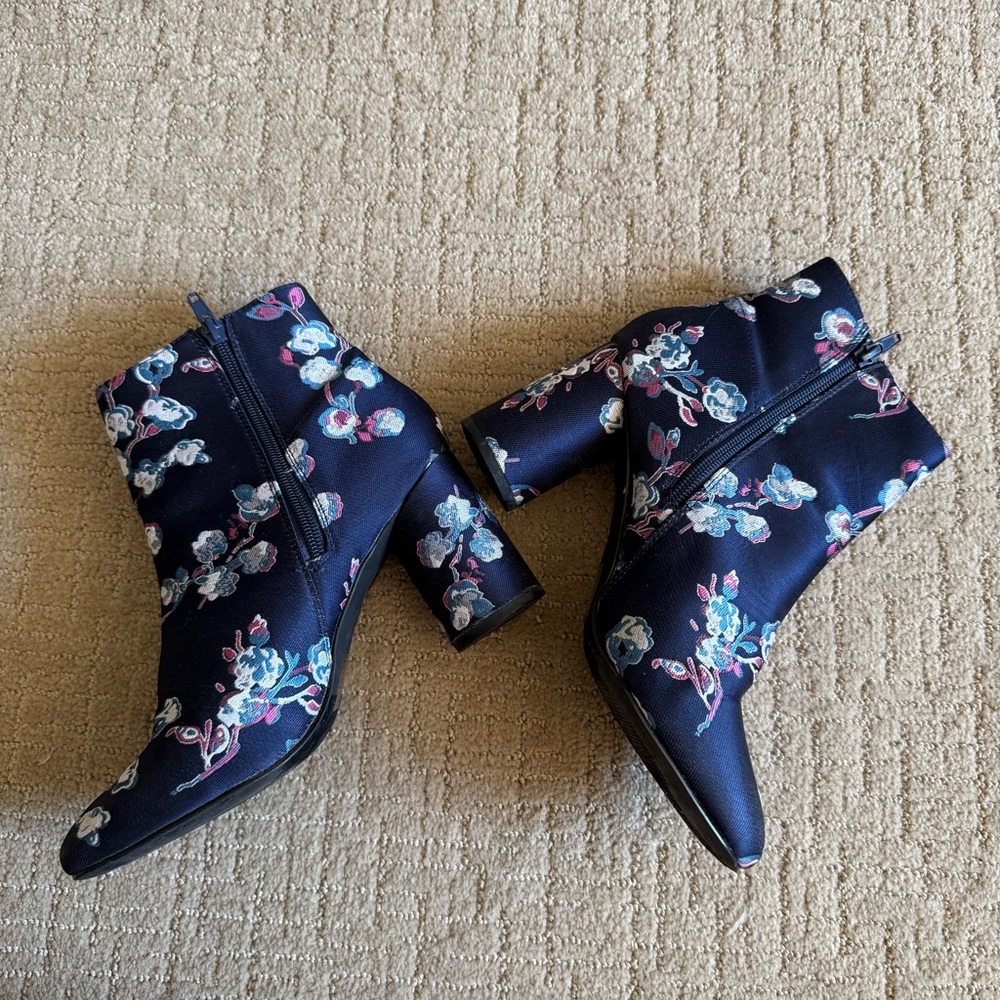 Urban Outfitters Juliet Floral Jacquard Ankle Round Block Heel Boot Navy Blue - Picture 3 of 8